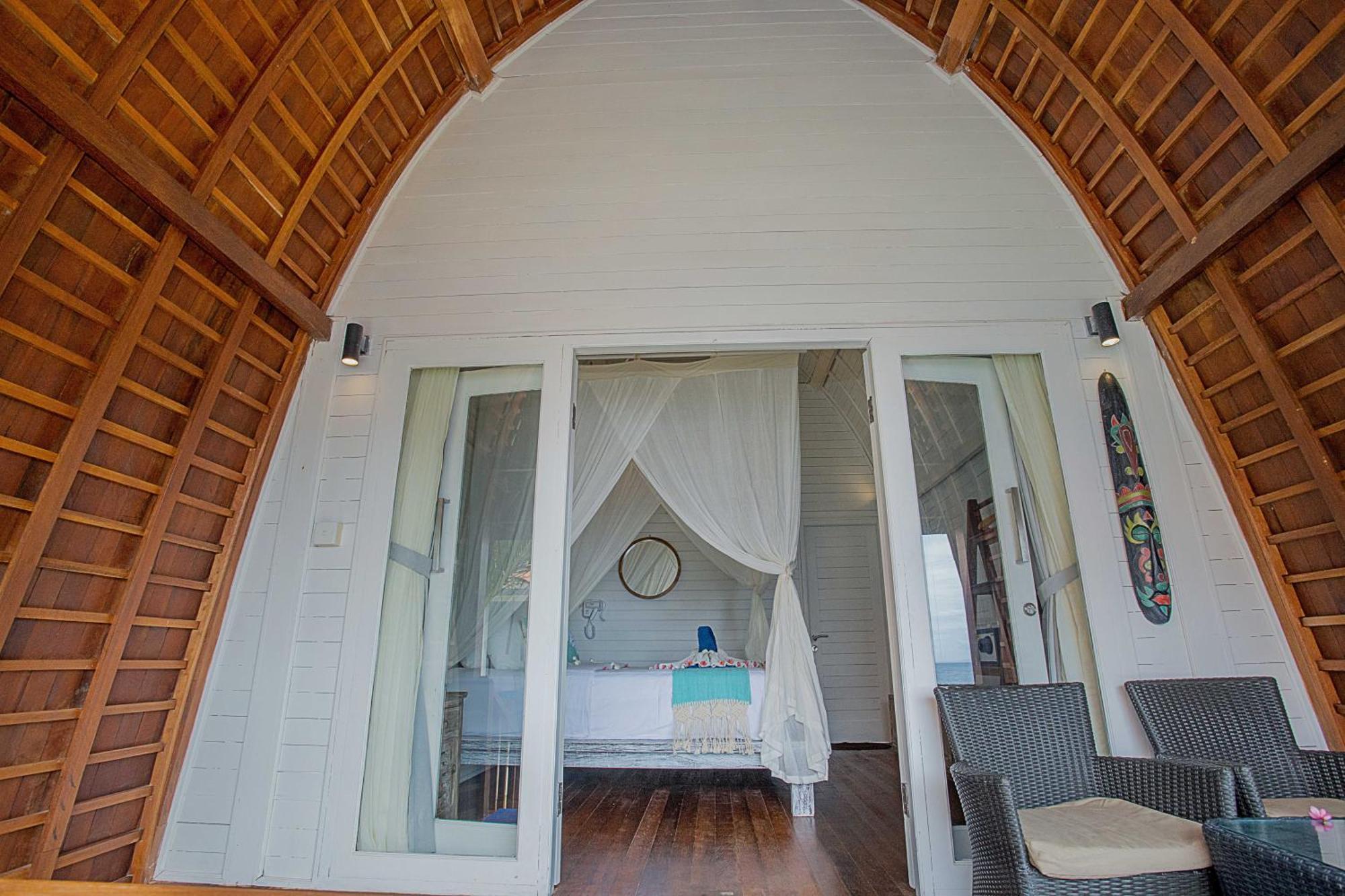 Water Blow Huts Nusa Lembongan  Exterior photo