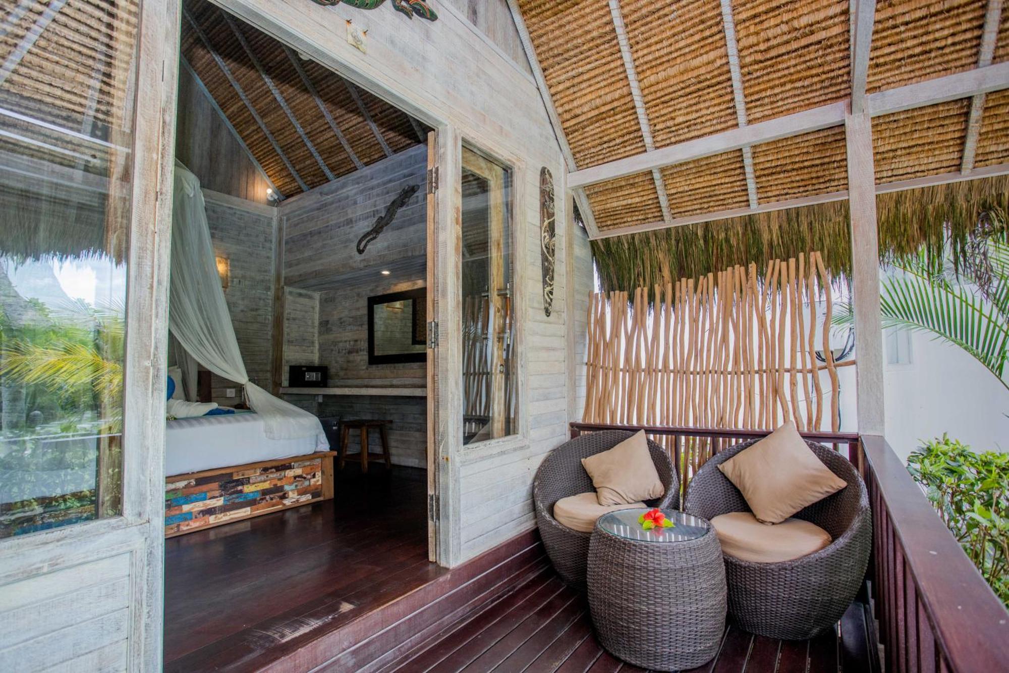 Water Blow Huts Nusa Lembongan  Exterior photo