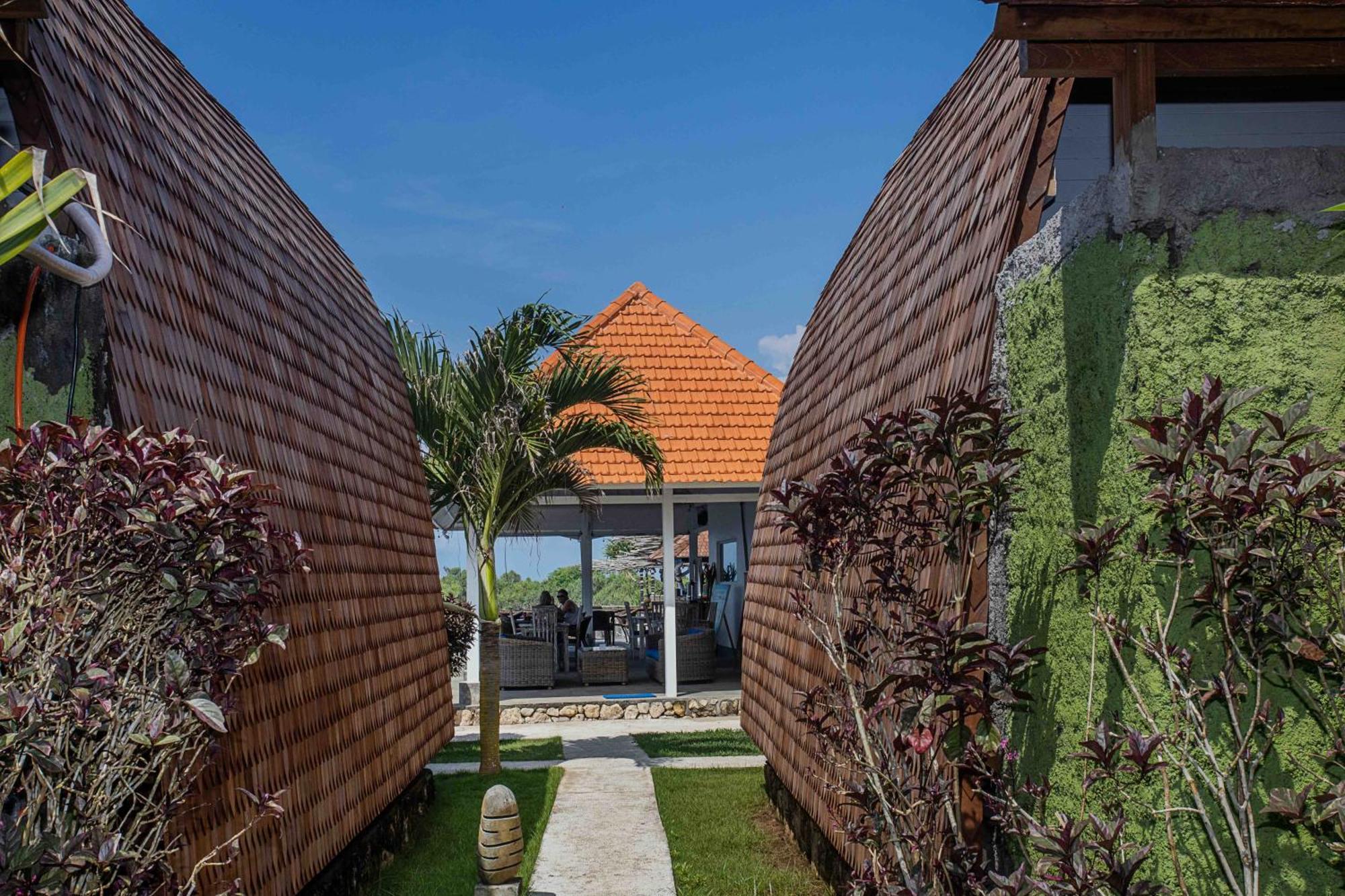 Water Blow Huts Nusa Lembongan  Exterior photo