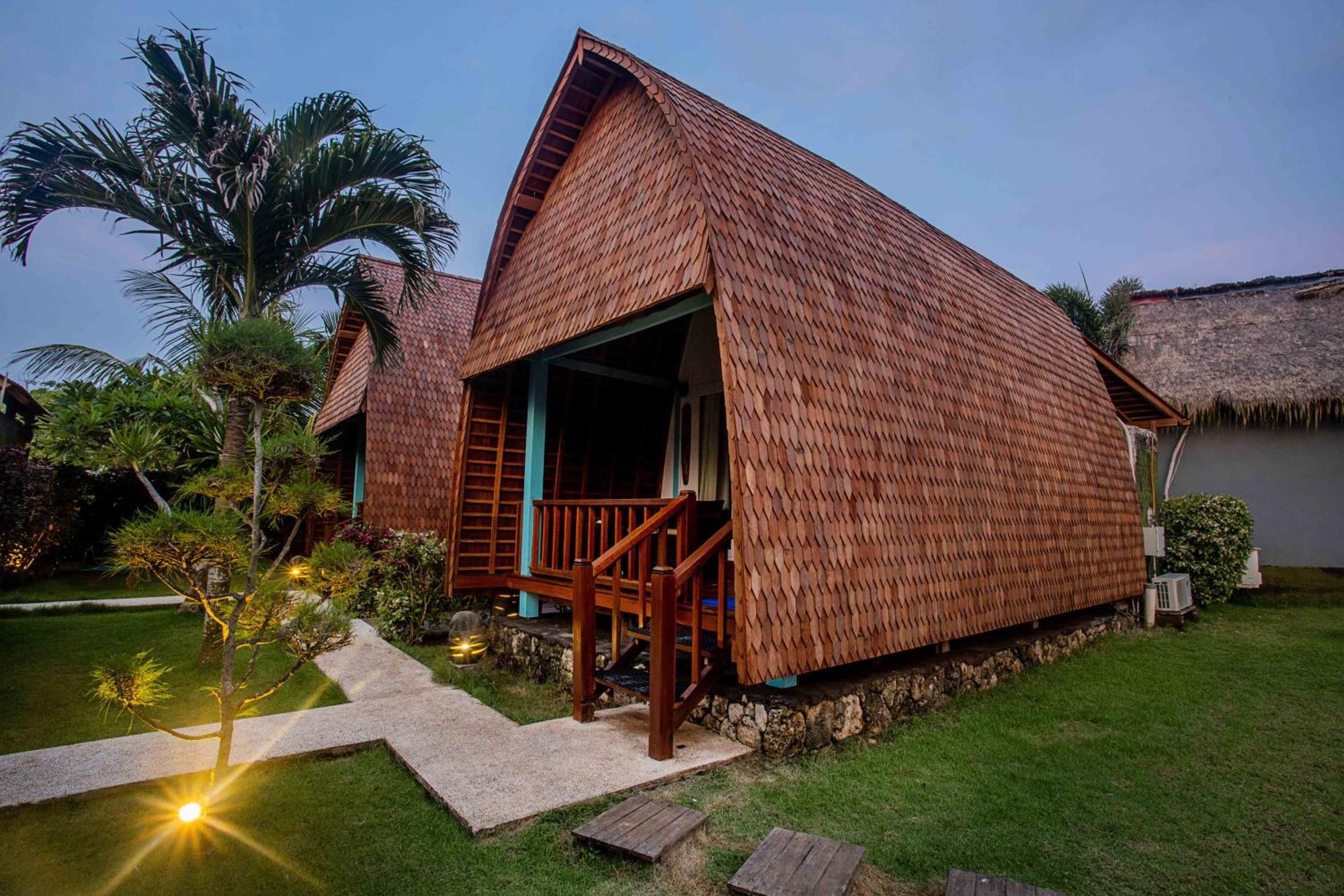 Water Blow Huts Nusa Lembongan  Exterior photo