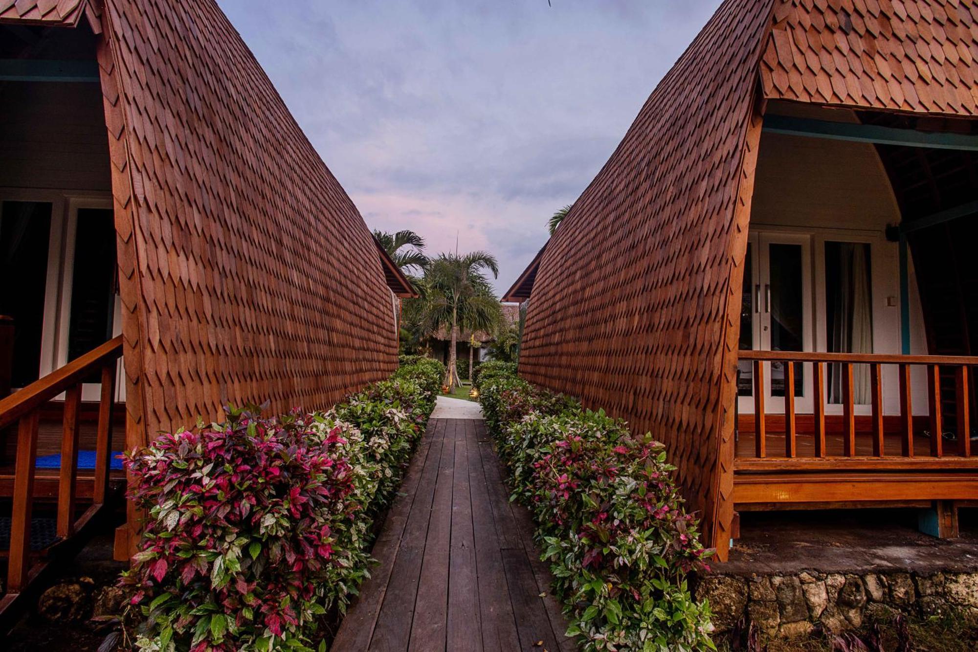 Water Blow Huts Nusa Lembongan  Exterior photo